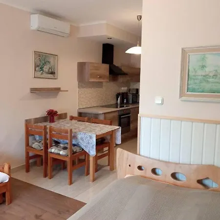Besenyei Apartman Sarvar Exterior photo