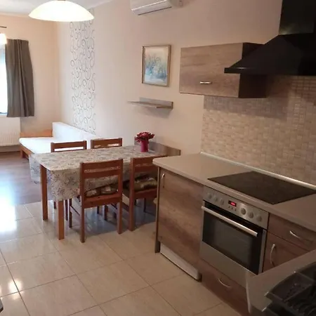 Besenyei Apartman Sarvar Exterior photo