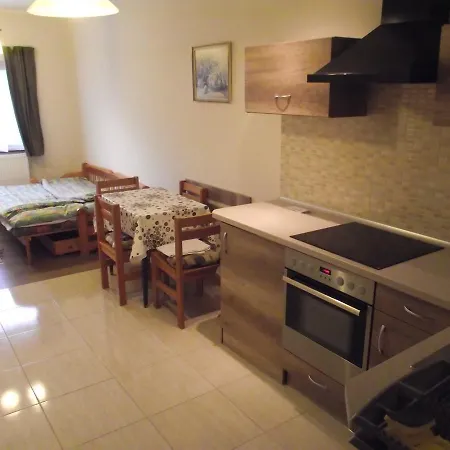 Besenyei Apartman Sarvar Exterior photo