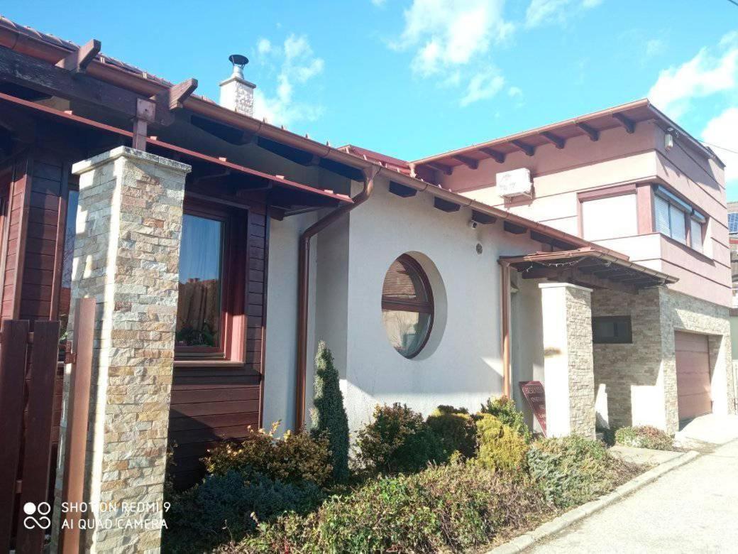 Apartment Besenyei *