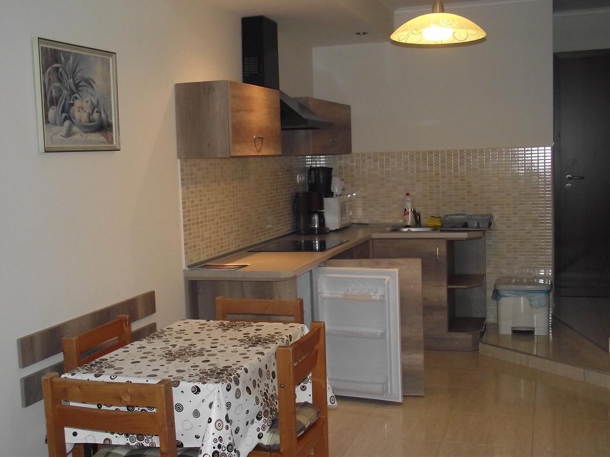 Besenyei Apartment